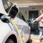 Przyciemniane szyby a wpływ na nowe technologie w samochodach elektrycznych – czy mają znaczenie?