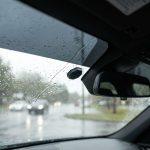 Folia przyciemniająca a czujniki deszczu – czy to problem?